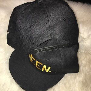 Socrushin Accessories - QUEEN 👑 Gold & Black SnapBack Cap Socrushin Accessories - QUEEN 👑 Gold & Black SnapBack Cap